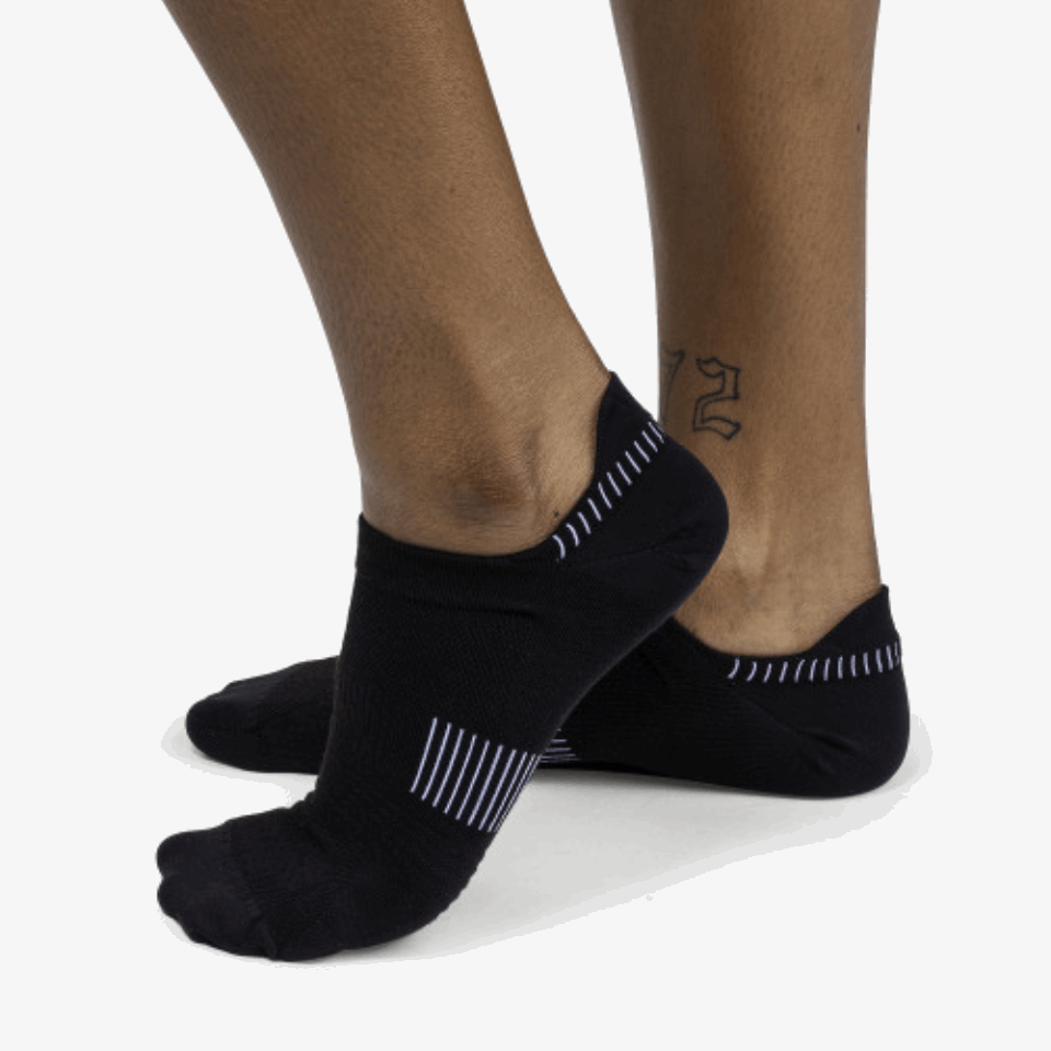 On Running Ultraleichte Niedrige Socke Schwarz-weiß
